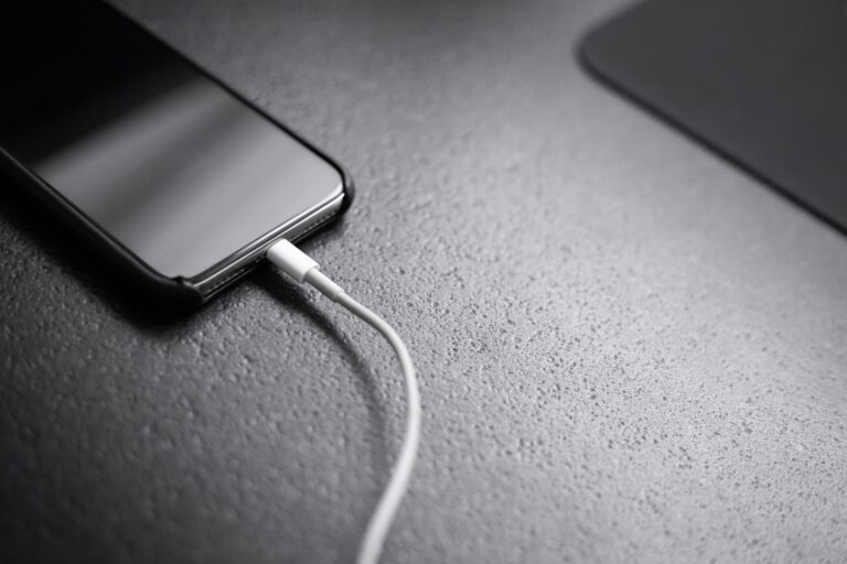 Still Charging Your iPhone “the Old Way”? These Battery Myths Need to Go in 2025