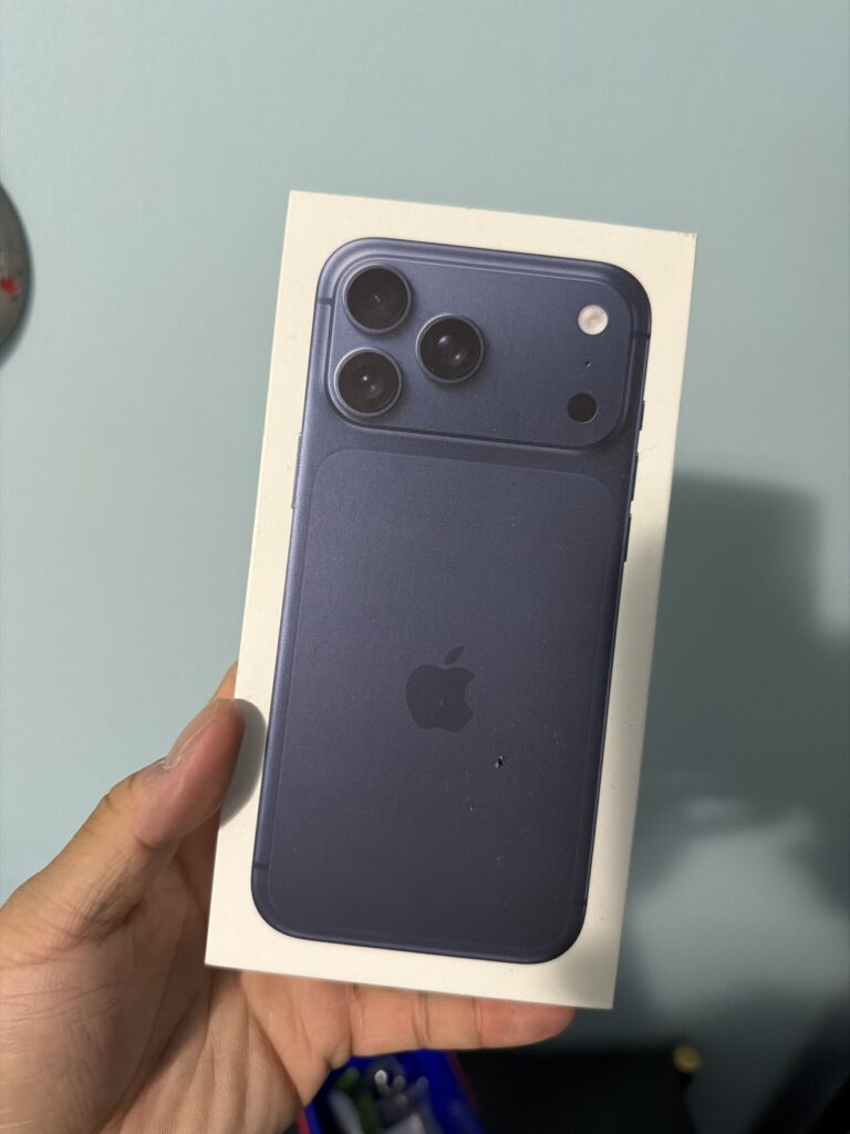 iPhone 17 Pro Max box